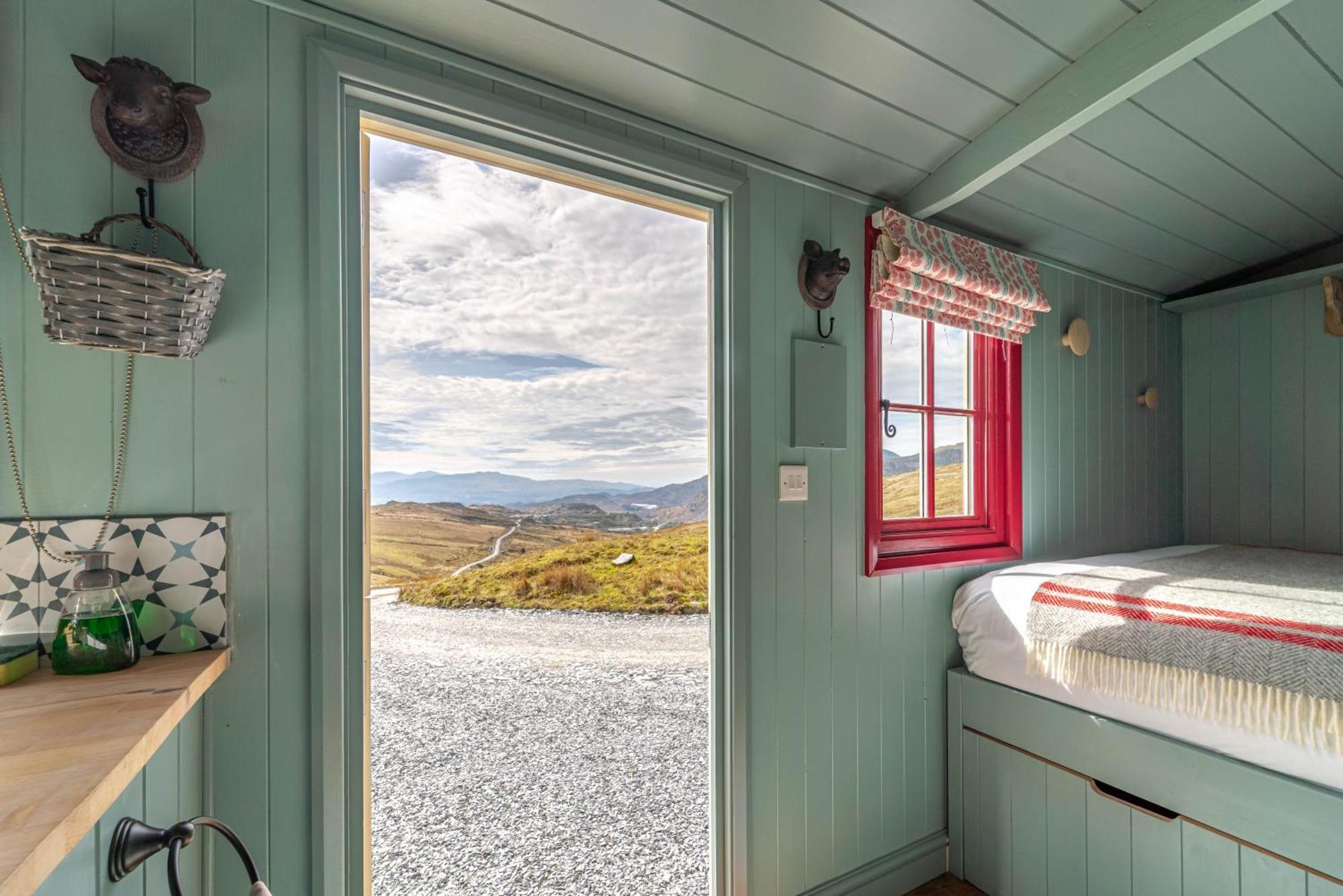 Barlwyd Glamping Hotel Blaenau Ffestiniog Bagian luar foto